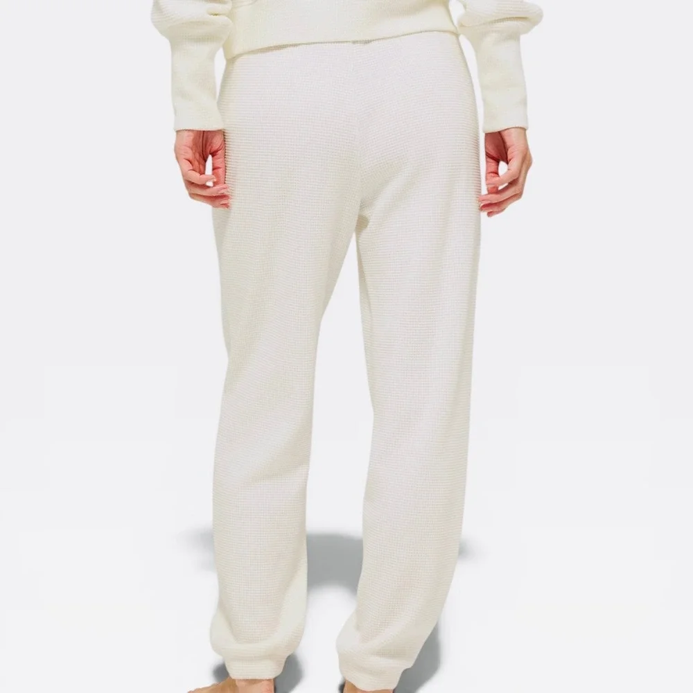 Alo Yoga Muse Sweatpant Bone Ivory Ribbed Waffle Knit Joggers Womens XS